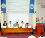 Mrs. M.Coren, UNFPA- Prof. S.Menorath, Dean UHS - Prof. S.Kingsada, Rector UHS - Y.-M.Ebinger, GFMER - Speaker :  Dr.R.Thomson, GFMER