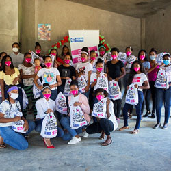 Distribution of hygiene kits, Santo Domingo, Dominican Republic - Laura Cristina Bretón Despradel