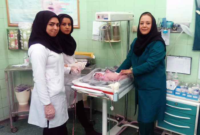 Students in the delivery room, Tehran, Iran - Mehrandokht Nekavand